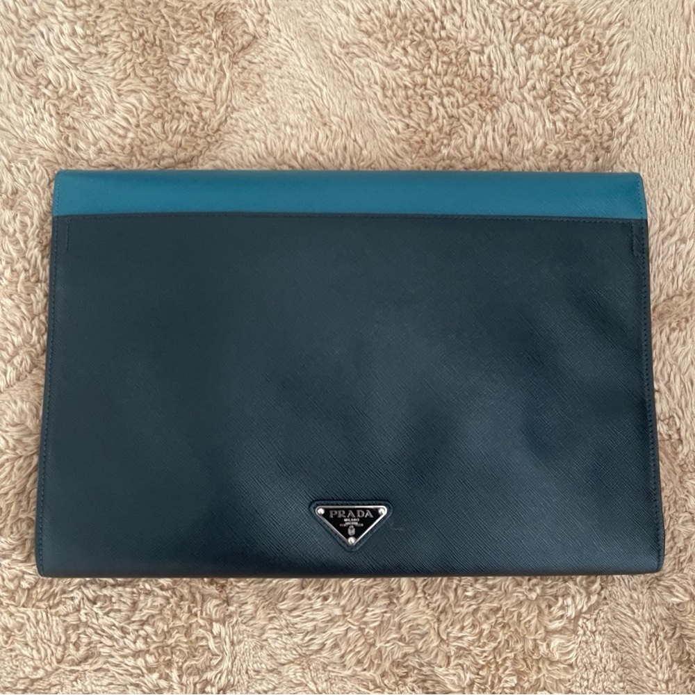 Prada - Picture 3 of 13